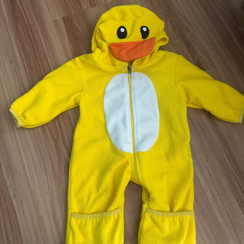 Cuddle club duck bunting 0-3 months, but fits more like 0-6 months